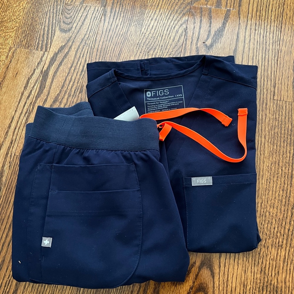 Figs scrub set